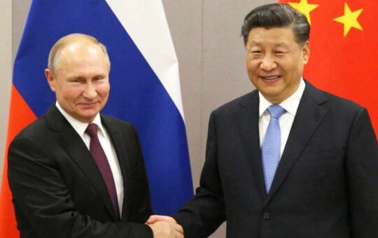 Economists Weigh in on Russia and China Potentially Developing Gold-Backed Currency That Could Undermine US Dollar