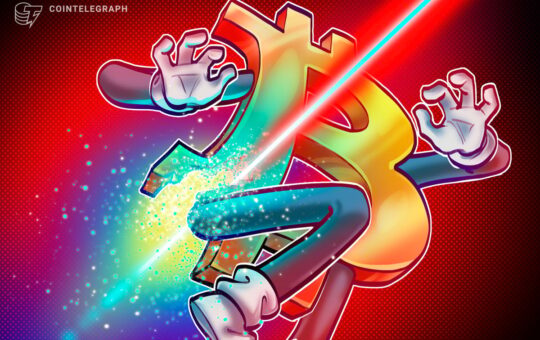 Bitcoin Risks Mount Below $117K as Open Interest Stays Elevated